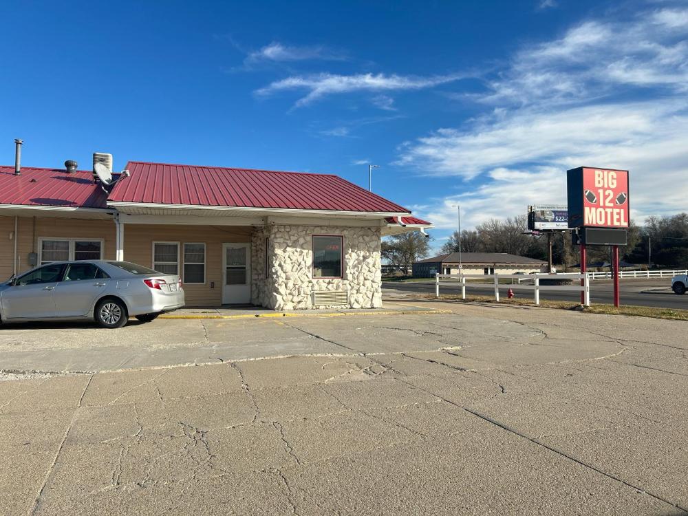 Big 12 Motel Broken Bow NE